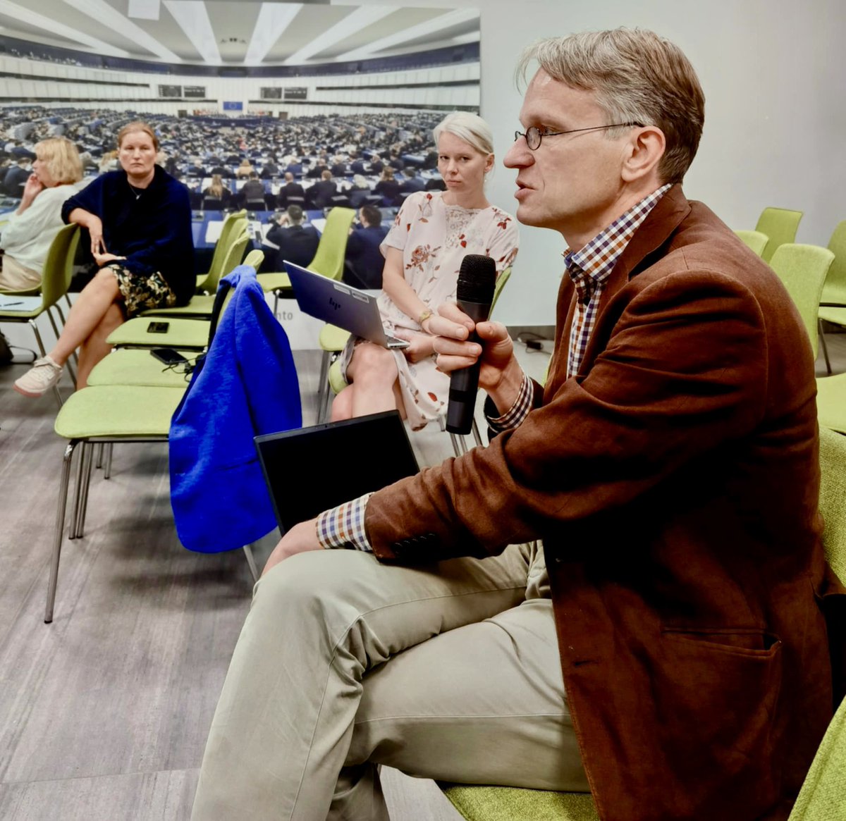 Fornea Dumitru (@forneadumitru) on Twitter photo 17th meeting of the EU-Ukraine
Civil Society Platform
Rome, 11 July 2025
facebook.com/share/p/16V9Jv…
<a href="/EU_EESC/">European Economic and Social Committee</a>
<a href="/EESC_REX/">EESC External Relations</a>
<a href="/WorkersEESC/">Workers' Group EESC</a>
<a href="/CSOGroupEESC/">Civil Society Organisations' Group of the EESC</a>
#EuropeanUnion
#Ukraine
#SocialDialogue
#CivilDialogue 17th meeting of the EU-Ukraine
Civil Society Platform
Rome, 11 July 2025
facebook.com/share/p/16V9Jv…
<a href="/EU_EESC/">European Economic and Social Committee</a>
<a href="/EESC_REX/">EESC External Relations</a>
<a href="/WorkersEESC/">Workers' Group EESC</a>
<a href="/CSOGroupEESC/">Civil Society Organisations' Group of the EESC</a>
#EuropeanUnion
#Ukraine
#SocialDialogue
#CivilDialogue
