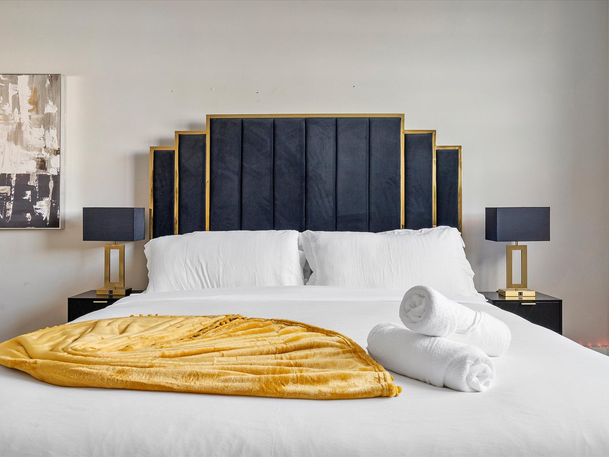 AdvensoryMgmt's tweet image. ✨ Happy guests, spotless stays! Mid-stay cleanings mean better reviews, more returns &amp;amp; higher income — without the stress. Advensory Management makes it happen. 🧹🏡 

See how we turn rentals into guest magnets: mgmt.advensory.com/str-management
📞 (828) 829-1859 

#STRSuccess #HostTips