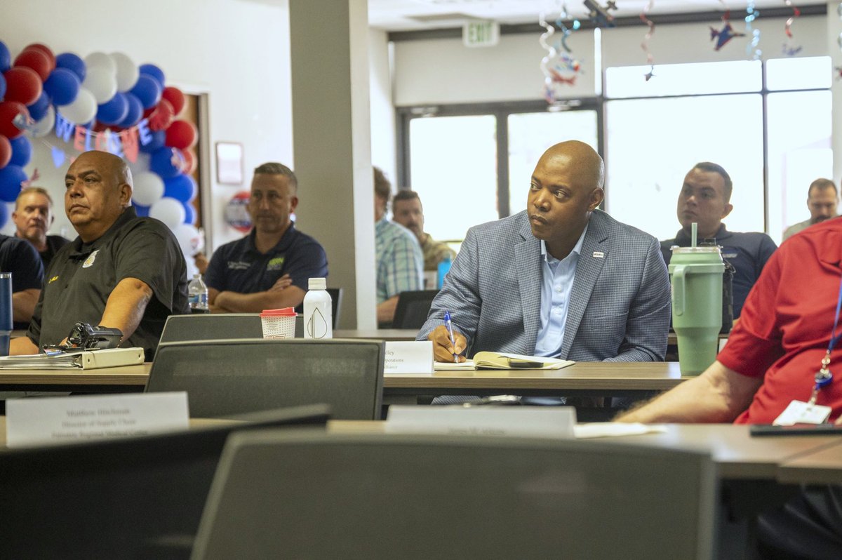 EdwardsAFB's tweet image. Community #readiness for the win!
With a high-risk mission across the Mojave Desert and beyond, our 412 Medical Group brought together 14 organizations to evaluate the regions disaster response capabilities.
A successful #USAF mission is forged by good relationships. #AFMC