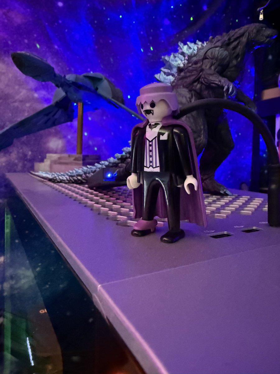 AW_Vigo's tweet image. Vampire Vigo, Godzilla, and the Klingon Bird of Prey is ready Twitch.tv/Alienware @StJude