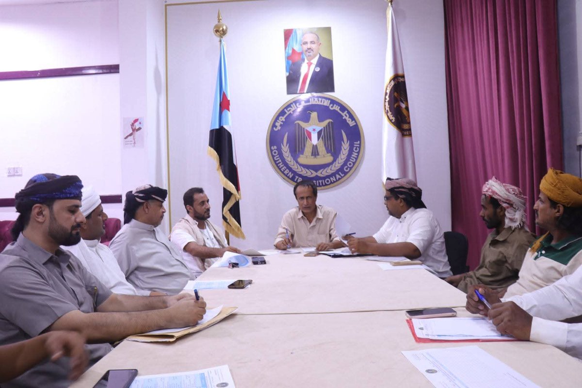 بيان صحفي صادر عن القيادة المحلية للمجلس الانتقالي الجنوبي – محافظة المهرة .

تتابع القيادة المحلية للمجلس الانتقالي الجنوبي بمحافظة المهرة بقلق بالغ  التطورات الأمنية الخطيرة التي تشهدها المحافظة منذ صباح الثلاثاء الموافق 8 يوليو 2025م والمتمثلة في اندلاع اشتباكات مسلحة أعقبت