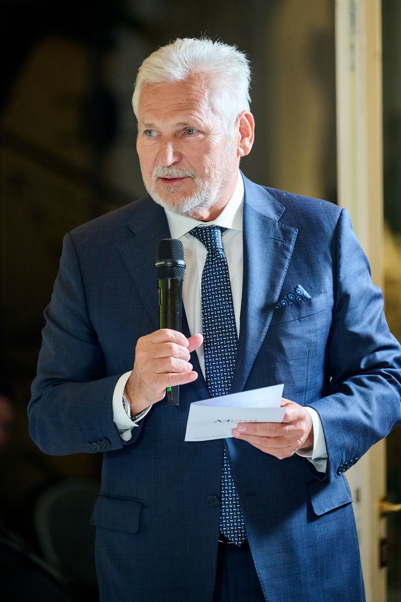 yes_ukraine's tweet image. “If all of us in the world, if people in Europe, if people in Ukraine want to be on the right side of history, it is necessary to be on the side of Ukraine, Ukrainians and Ukrainian heroes - on the side of the values of independence, sovereignty, democracy, human rights and…