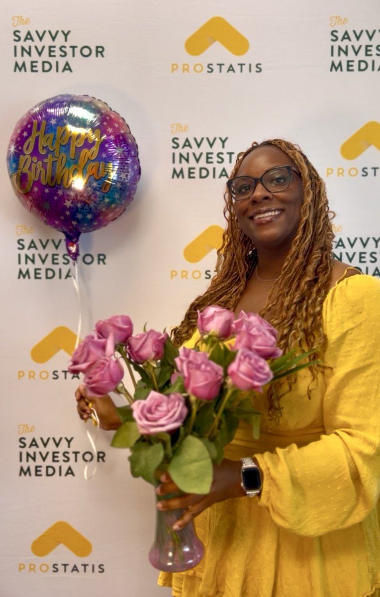 ProstatisFinan1's tweet image. 🎉💜 #HappyBirthday to our very own Cierra Alderson, Director of Compliance and queen of all things purple! 💜🎉 Help us wish Cierra a fabulous birthday filled with laughter, love, and just the right touch of purple flair! 💐🎂 #ProstatisFinancial #WorkFamily #OfficeBirthday