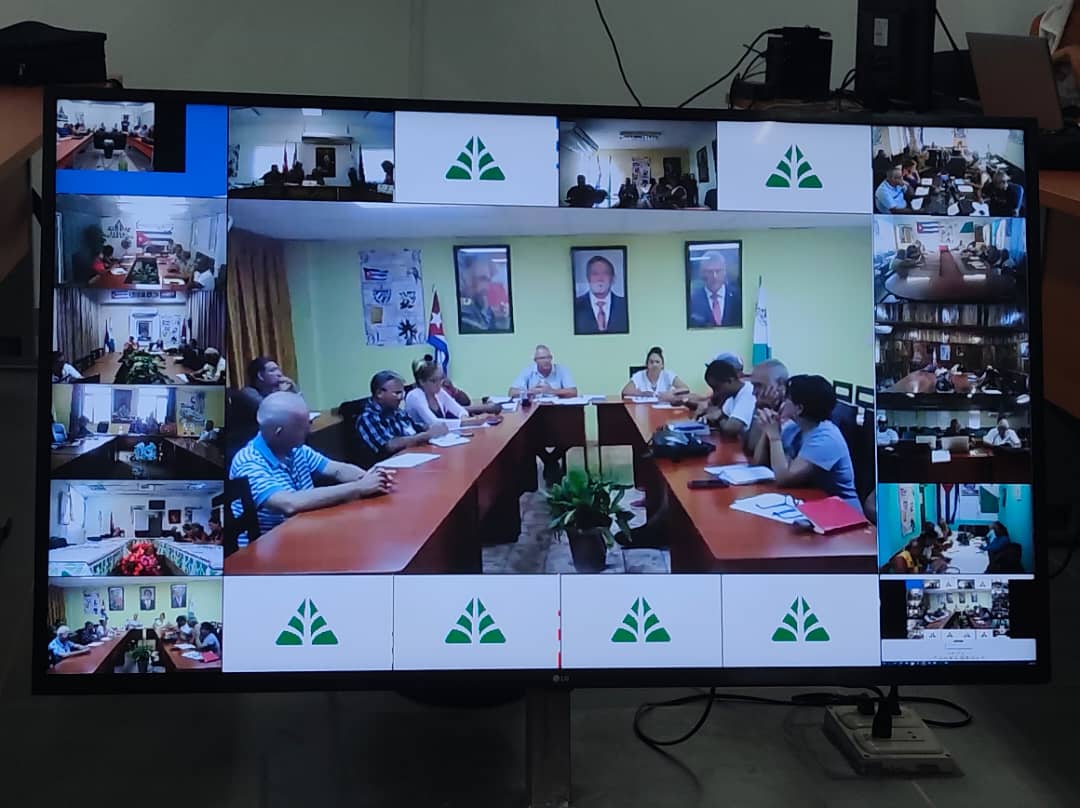 Azumat_Azcuba's tweet photo. 🌱Sesiona desde nuestra Oficina Central la Junta Económica de nuestra Empresa #Azumat. Análisis del cierre del mes de Junio
📹A través de nuestro sistema de Videoconferencias, participan todas las Sucursales.
#AzumatVaPorMás #Azucareros https://t.co/0NPSxUG6pp
