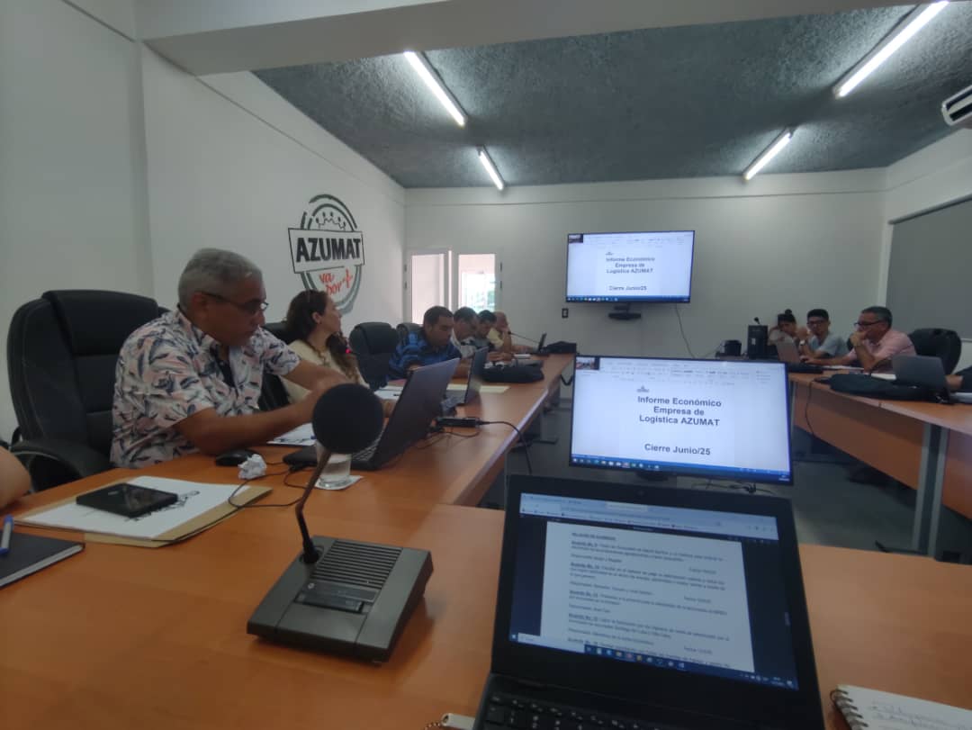 Azumat_Azcuba's tweet photo. 🌱Sesiona desde nuestra Oficina Central la Junta Económica de nuestra Empresa #Azumat. Análisis del cierre del mes de Junio
📹A través de nuestro sistema de Videoconferencias, participan todas las Sucursales.
#AzumatVaPorMás #Azucareros https://t.co/0NPSxUG6pp