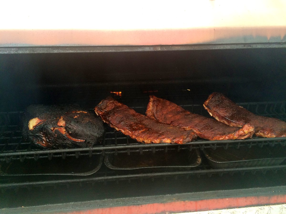 swoods3339's tweet photo. @ScottRo83866595 100%.  Miss my Southern Yankee BBQ smoker in the woods with the pile of split seasoned oak beside it. https://t.co/tmp9boN0ok