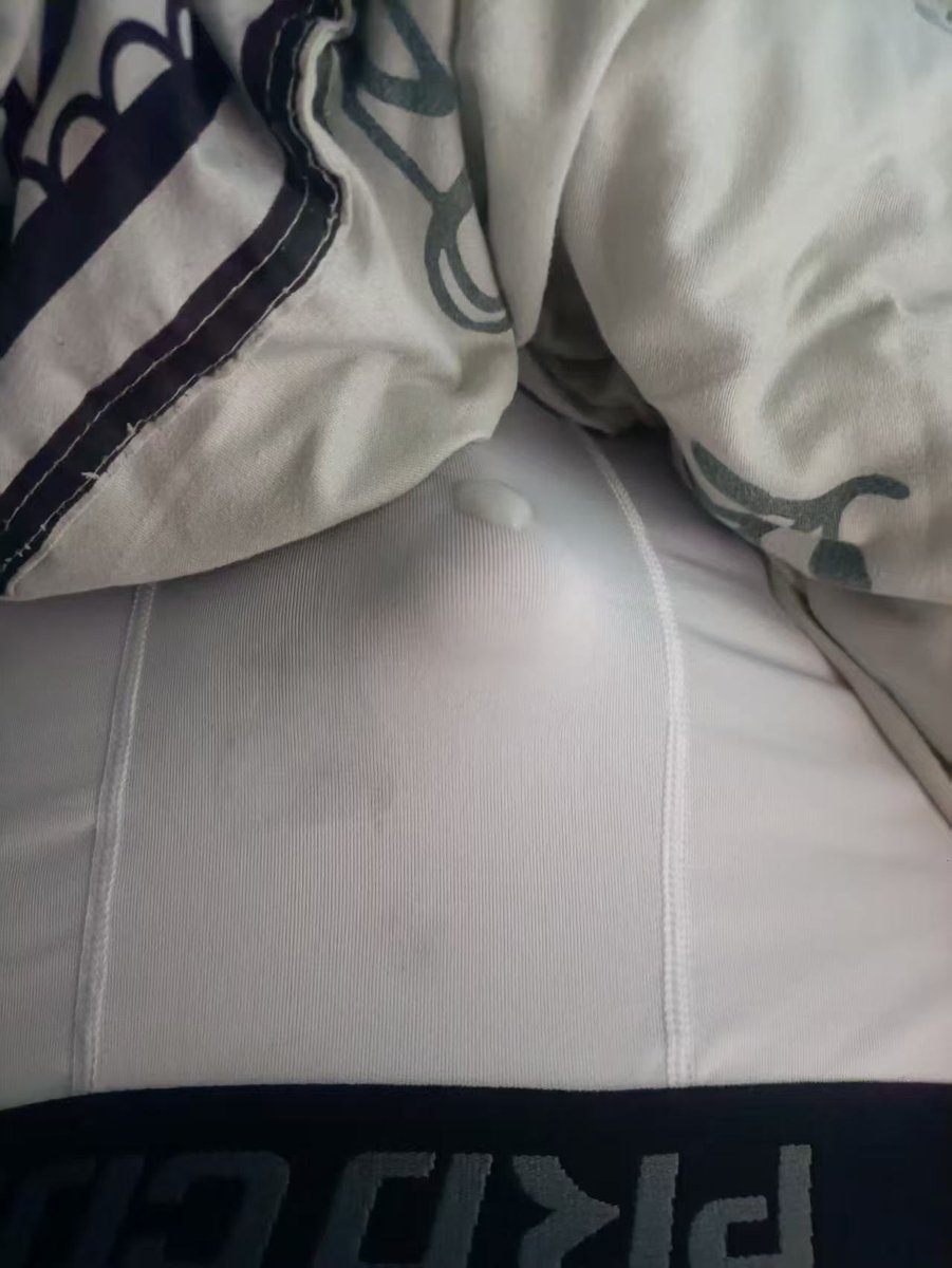 【体育生高弹】
17岁 身高193的体育生 鞋码44
穿了一周的高弹带精哦，需要的联系
现货不用等哦😘