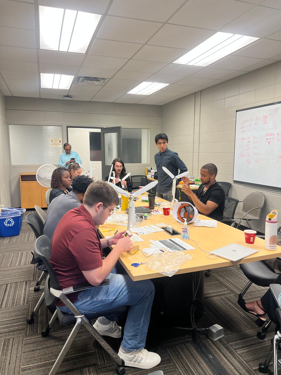 EntergyLA's tweet image. The American Association of Blacks in Energy (AABE) Greater New Orleans Chapter, in partnership with STEM NOLA, launched the PowerUp! Bootcamp – a week-long immersive program designed to expose students to the fundamentals of the energy industry. The program was proudly sponsored…