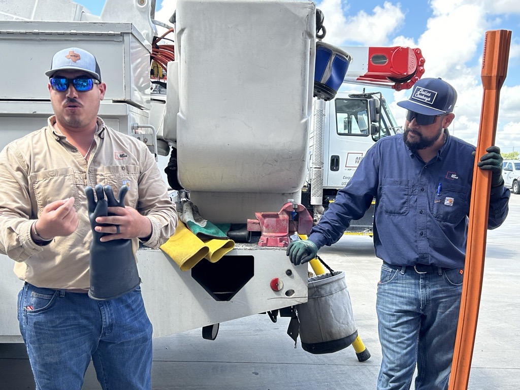 AEPTexas's tweet image. A group of high school educators visited our service center as part of the 2025 Workforce Solutions Coastal Bend Summer Teacher Externship to learn more about what we do and share their experiences with their students. Read the story: aeptexas.com/community/cari…

#WeAreAEPTexas…