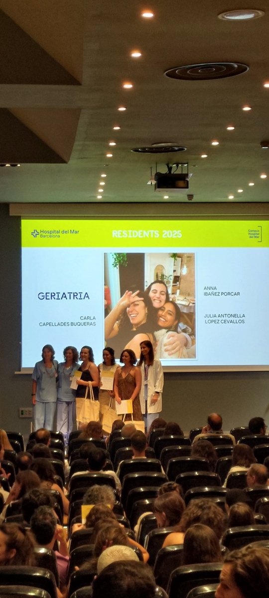 Geriatria | Hospital del Mar (@geriatriamar) on Twitter photo 🥳 I avui s'ha celebrat l'acte de graduació amb totes i tots les i els residents de l'<a href="/hospitaldelmar/">Hospital del Mar</a>
Moltes felicitats a tothom per haver finalitzat aquesta gran etapa! 👏🏼 🥳 I avui s'ha celebrat l'acte de graduació amb totes i tots les i els residents de l'<a href="/hospitaldelmar/">Hospital del Mar</a>
Moltes felicitats a tothom per haver finalitzat aquesta gran etapa! 👏🏼