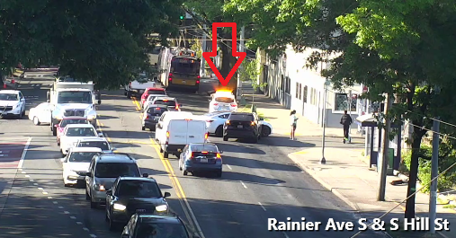 右のSBレーンをブロックするSウォーカーSTのRainier Ave Sの衝突。注意してください。