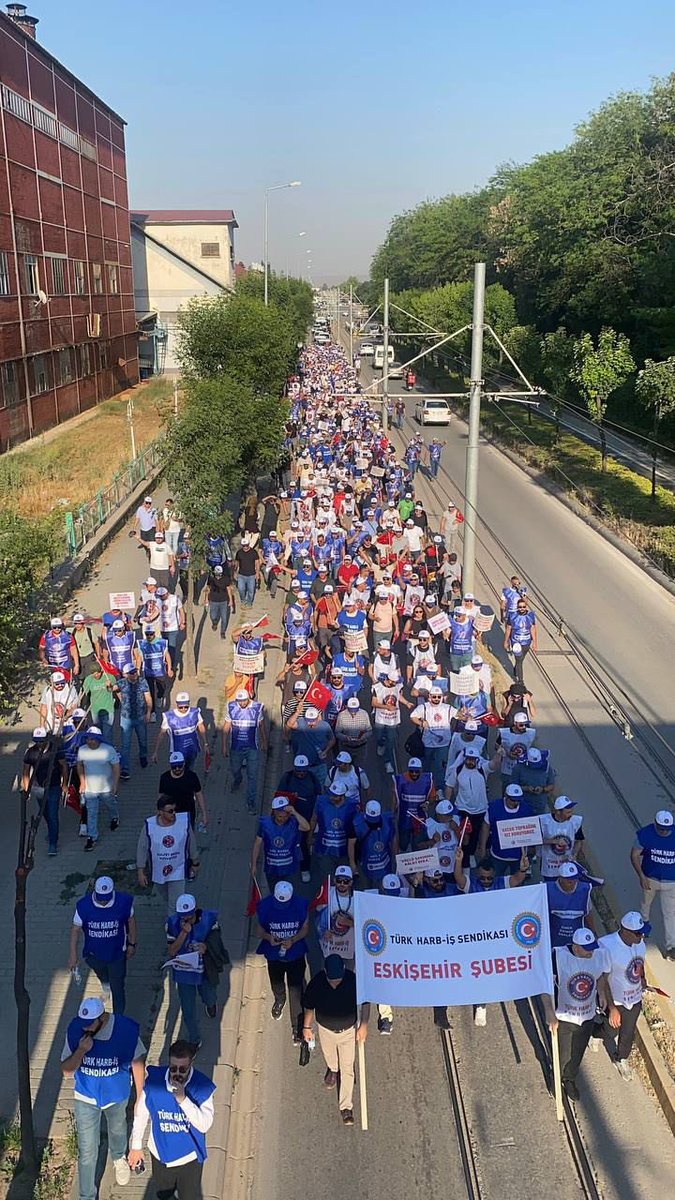 Asgari ücret sınırında değil, alın terimizin karşılığını alarak yaşamak istiyoruz.
#ZordayızGeçinemiyoruz
<a href="/tcbestepe/">T.C. Cumhurbaşkanlığı</a> <a href="/csgbakanligi/">T.C. Çalışma ve Sosyal Güvenlik Bakanlığı</a> <a href="/HMBakanligi/">T.C. Hazine ve Maliye Bakanlığı</a>