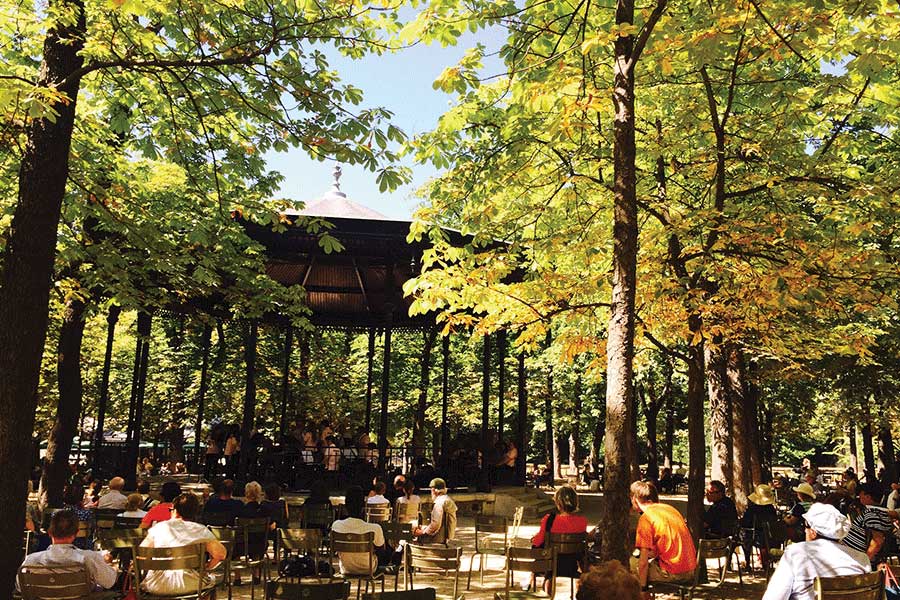 treemissions's tweet image. Did you know? Trees are nature&apos;s air conditioners! A mature tree can transpire up to 450 gallons of water into the atmosphere each day, cooling the air around it by several degrees  #TreeFacts #NatureCooling