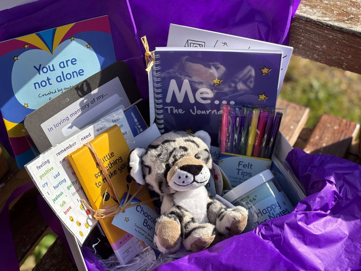 NNUH's tweet image. We're offering Children’s Loveliness boxes funded by @NNHospCharity for children who have relatives receiving end of life care.
If you’re visiting a loved one and would like to request a box, teddy, books or hearts please speak to the ward who will contact Palliative Care.