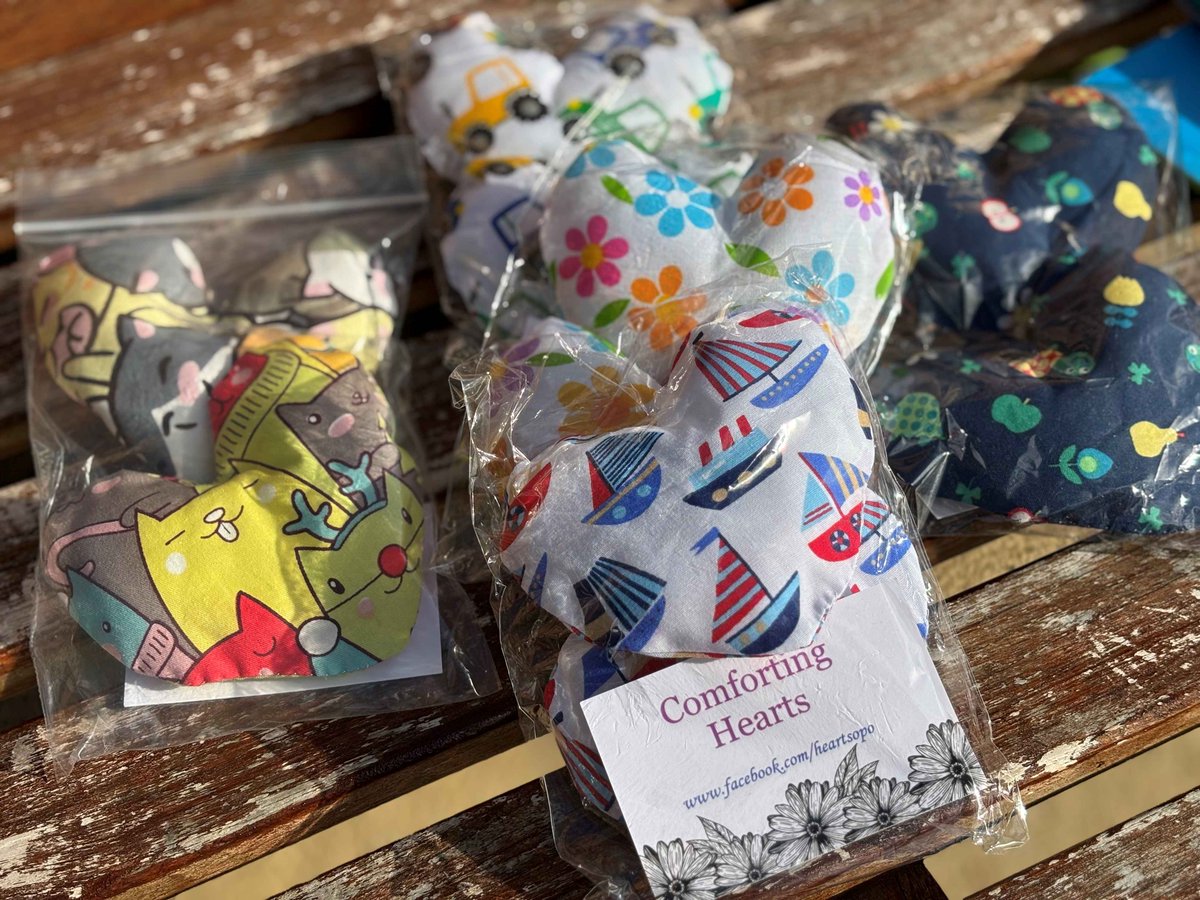 NNUH's tweet image. We're offering Children’s Loveliness boxes funded by @NNHospCharity for children who have relatives receiving end of life care.
If you’re visiting a loved one and would like to request a box, teddy, books or hearts please speak to the ward who will contact Palliative Care.