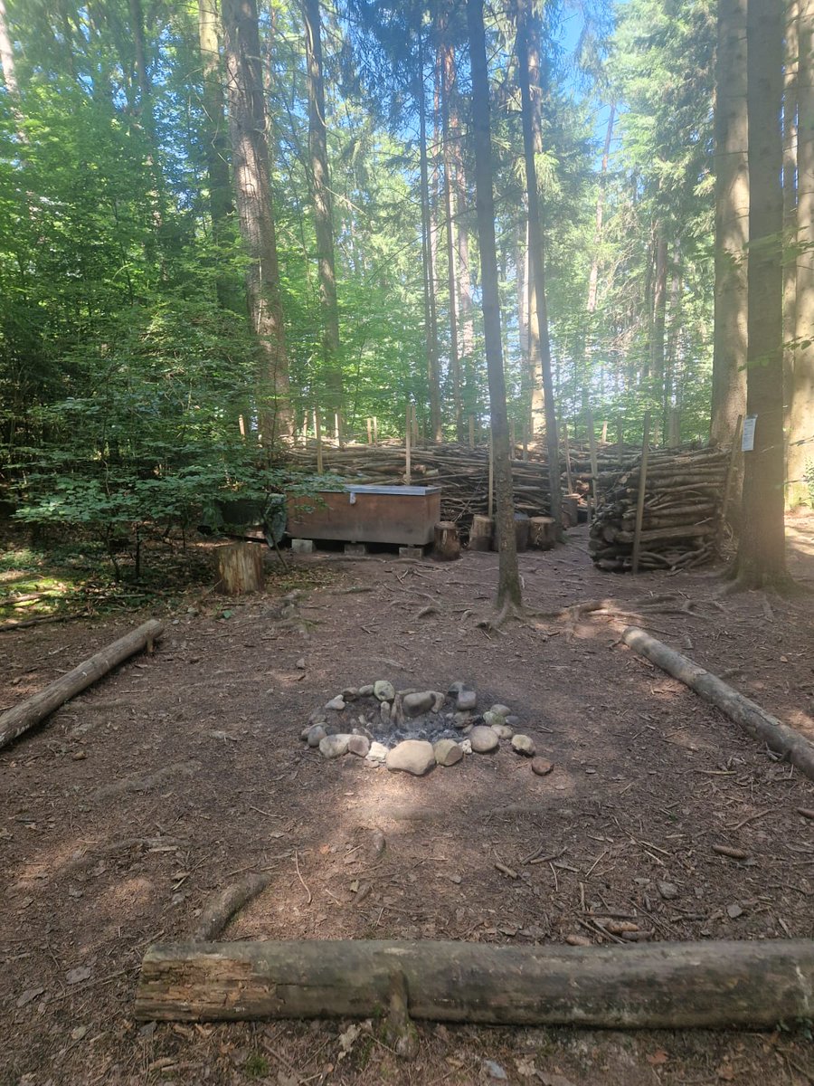 Zara's prom night pics. In her words, there is no way I'm missing watching the Wales Women team play in the Euros to go to a prom 💪🏴󠁧󠁢󠁷󠁬󠁳󠁿