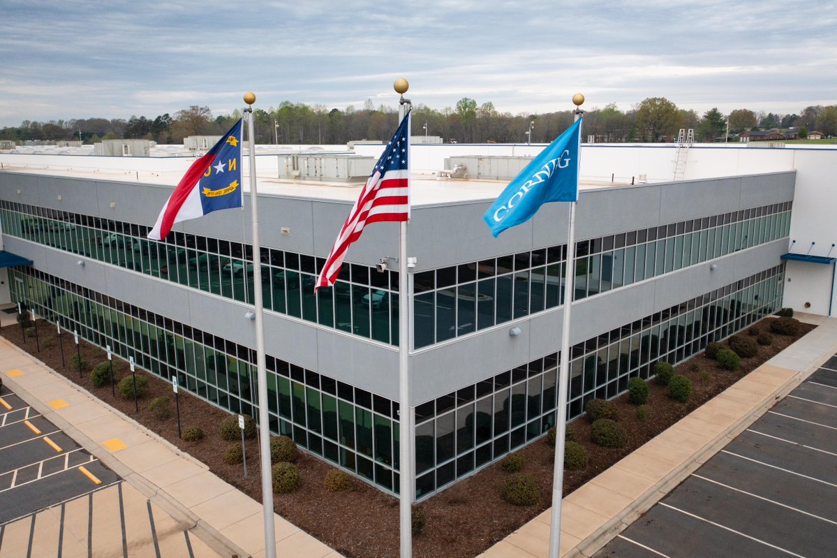 Proud to see CNBC name NC as America's Top State for Business in 2025. Corning employees create the fiber &amp; cable that connect homes/businesses to high-speed Internet and make #AI a reality. It's possible because of our workforce -- 5000 strong! ms.spr.ly/6016S7scM #NCbiz