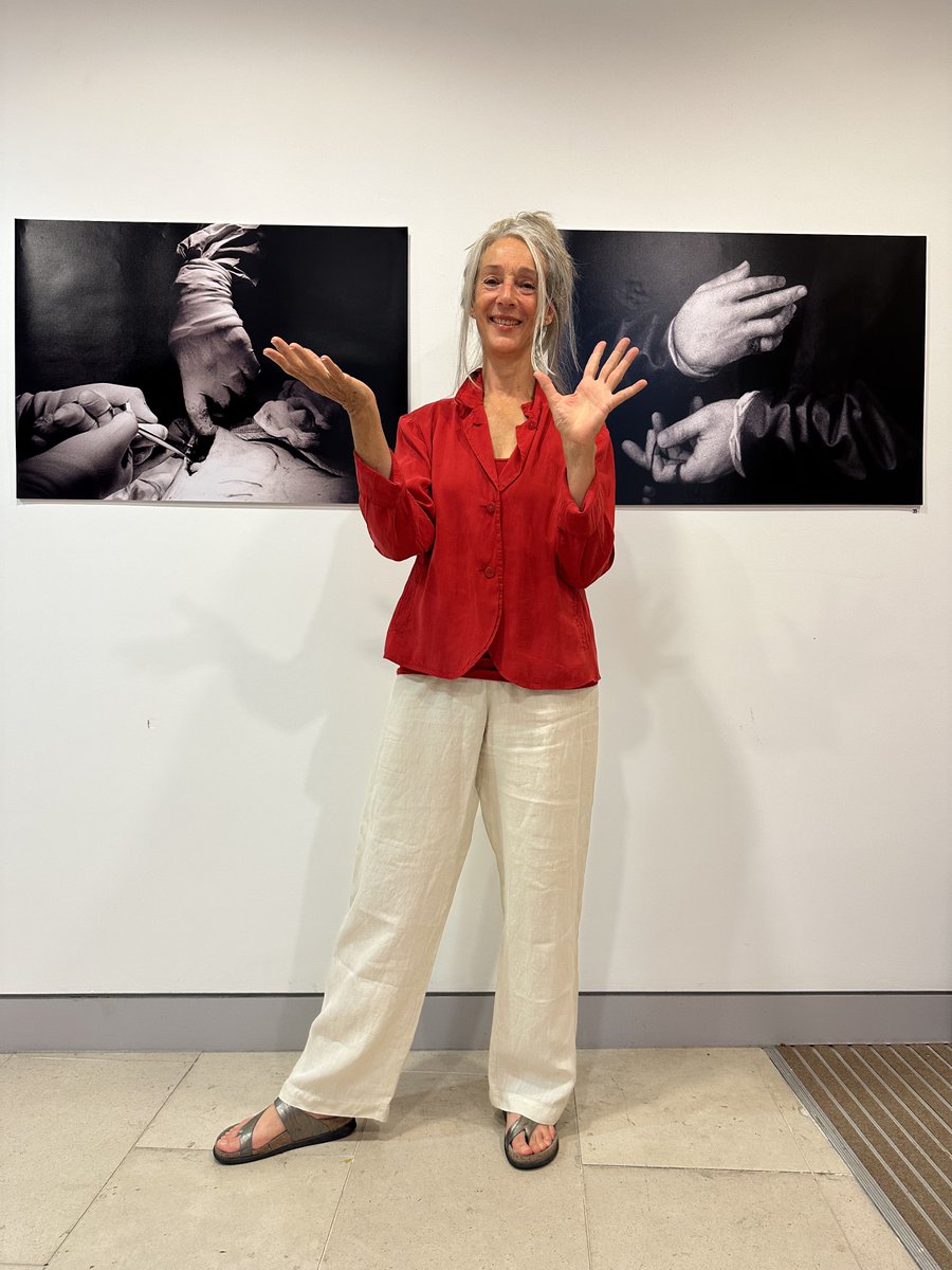 ZoltanMolnar64's tweet image. BEYOND FEAR exhibition by Caroline Seymour, documenting patient journeys through cancer. sjc.ox.ac.uk/discover/event…. Caroline has photographed patients, before, during and after surgery.
Open daily 11am-6pm at Barn @StJohnsOx 10-25 July, during the Summer Meeting of @anat_soc .