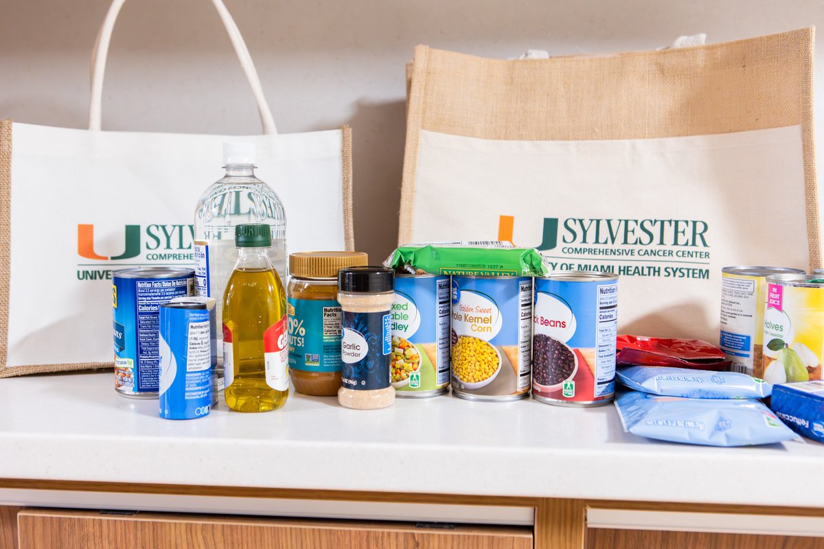 SylvesterCancer's tweet image. We've introduced a groundbreaking, in-house food pharmacy! 🥫
“Food is medicine, and maintaining a healthy, well-balanced diet is essential for the healing process,” said @DrTracyECrane.
📍 Conveniently located at Sylvester’s main building, the food pharmacy offers patients…