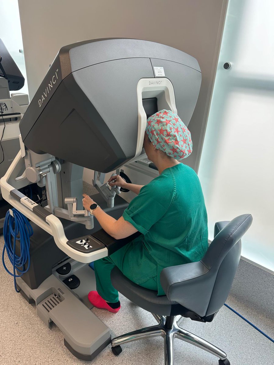 CAHU_Area_V's tweet image. 🔹 Intervención pionera con robótica en Asturias
Hoy 11 de julio, el Hospital Universitario de Cabueñes dio un paso adelante en la innovación quirúrgica con la primera cirugía maxilofacial asistida por robot en Asturias. La intervención, realizada por la Dra. Alba Novoa y la Dra.…