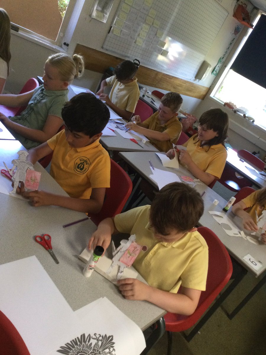 Beautifully drawn centurions and scutums in Year 4 today. Challenge time…..using scissors, a scrap of paper and glue make him stand up. The back is as impressive as the front. ♥️♥️♥️