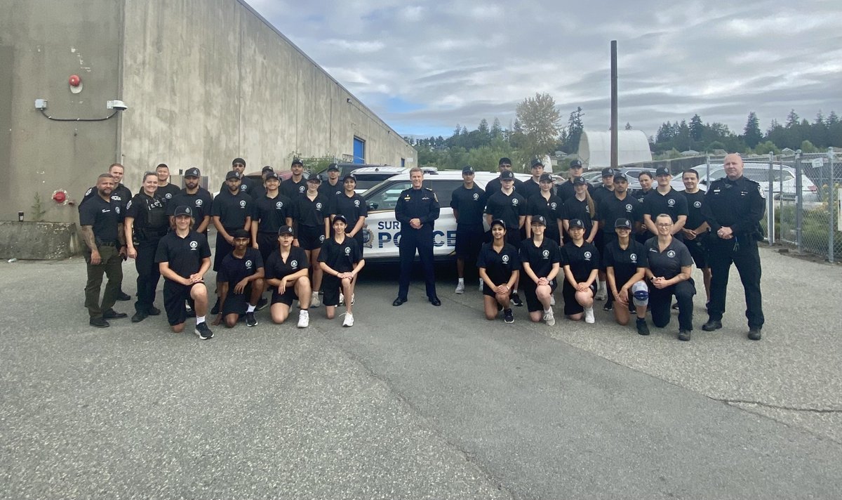 It is the final day of our very first SPS Student Police Academy. Chief Lipinski visited the Grade 11 and 12 students who have spent the week learning about policing, practicing scenarios, and getting important hands-on experience at our Training Centre.