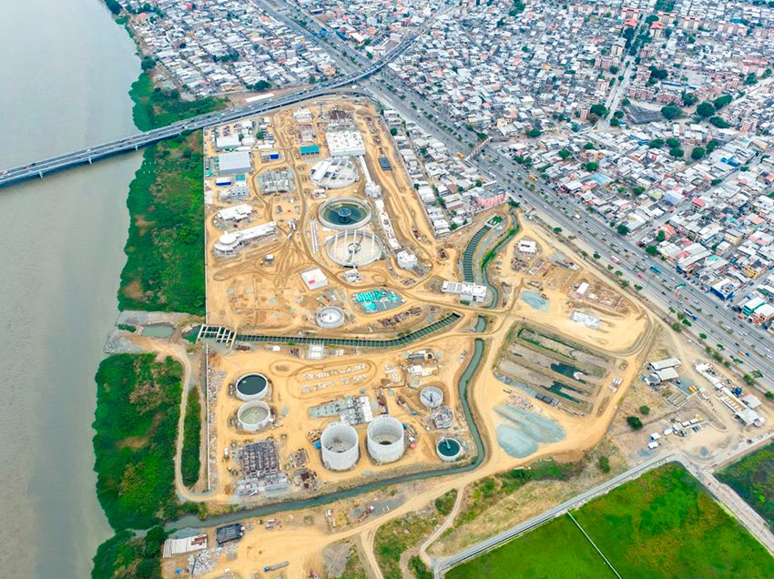 Cuando llegamos, la planta Los Merinos tenía apenas el 13% de avance. Hoy supera el 60%. La entregaremos en noviembre de 2026. Con Los Merinos, Mi Lote y Las Esclusas funcionando, Guayaquil tratará el 100% de sus aguas residuales. Pocas ciudades en América Latina pueden decir