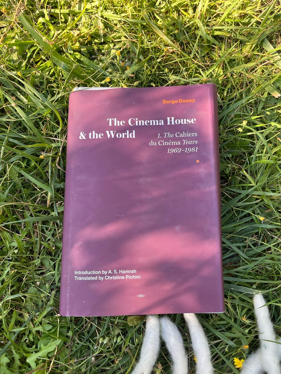 georgie_cat_'s tweet image. Reading this book is one of the greatest experiences of my life!!
