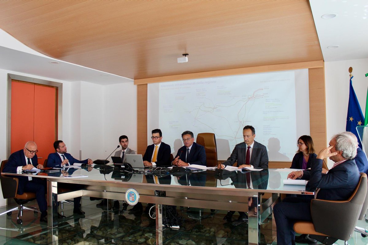 TernaSpA's tweet image. #Palermo Il #PdS2025 al centro dell’incontro tra #Terna e @Regione_Sicilia. Investimenti per 3,5 miliardi di euro nel prossimo decennio per rafforzare la sicurezza, l’efficienza e la resilienza del sistema elettrico regionale. Tra i temi affrontati, la Programmazione Territoriale…
