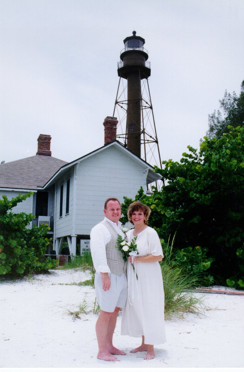 stephsmith0's tweet photo. Happy anniversary to the man of my dreams. 26 years today! ❤️ https://t.co/vR4xEoDjCp