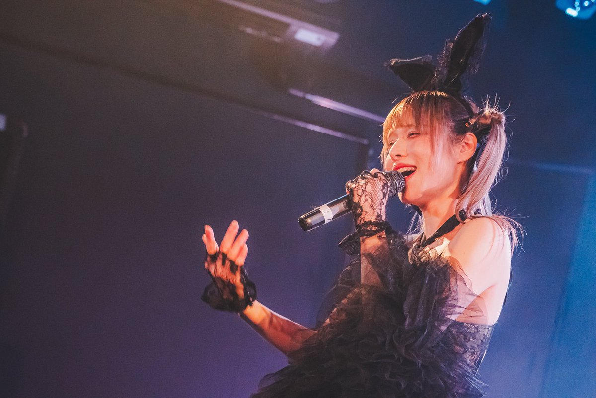 お前なんかに未来があるのはおかしいと後ろ指をさされることも全然覚悟して歩き始めた道だったし

黄泉の国から「決して振り向いては行けない｣と言われてこの世まで歩いてきた道で
それはずっと変わらない

通りすがってつられてにこにこになったり
もっと進めと背中を押してくれて
本当にありがとう