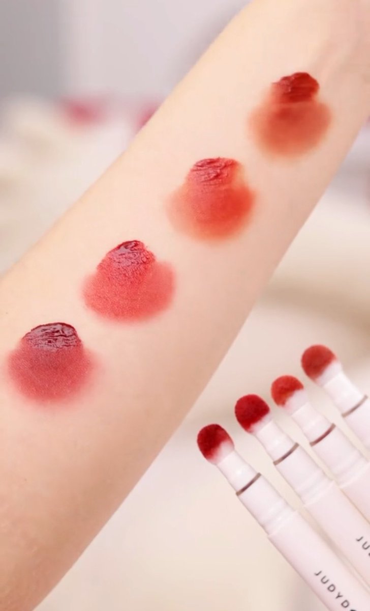 yejuartz's tweet photo. 5. Judydoll Lip Cushion

teksturnya kayak mousse, lembuuut banget 😭
warnanya stay tapi gak bikin bibir kering 💄 cocok buat semua tone
🛒 https://t.co/9KMLk44f4S https://t.co/VHInIvUgZx
