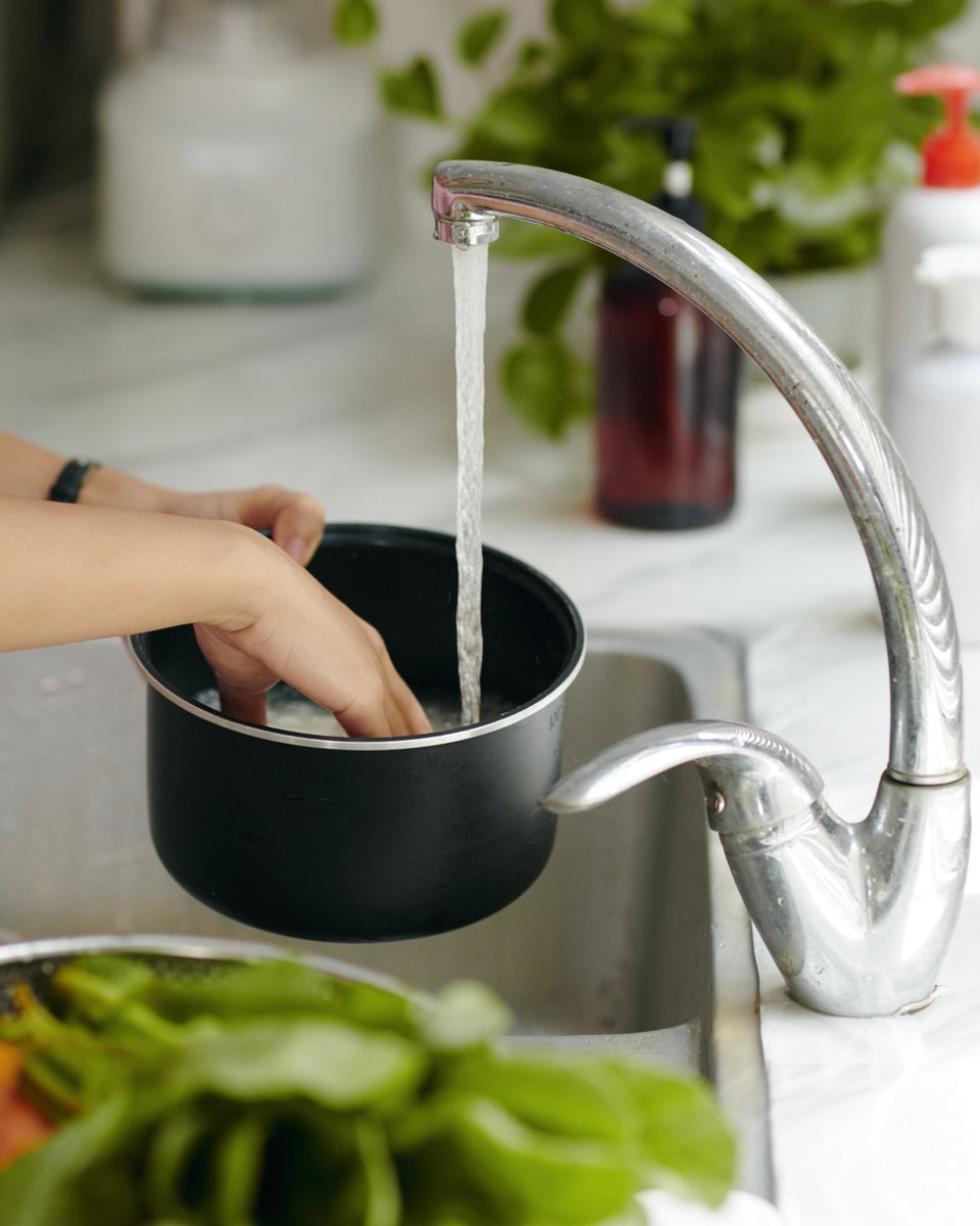 South Staffs Water 🚰 (@sthstaffswater) on Twitter photo Did you know you can recycle water? 💧
When you use water to wash or prepare food, simply store this water in a bowl or jar, and use this in the garden 🫑
Find out about more water-saving tips at home: bit.ly/40Jo5Ag Did you know you can recycle water? 💧
When you use water to wash or prepare food, simply store this water in a bowl or jar, and use this in the garden 🫑
Find out about more water-saving tips at home: bit.ly/40Jo5Ag