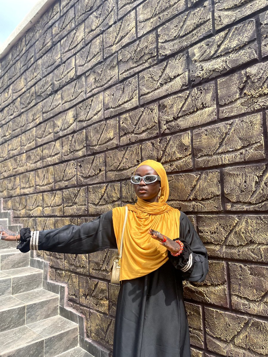 Sapphhire_'s tweet image. Nothing do my shoulder.....😌

I don dey final year!😌😚