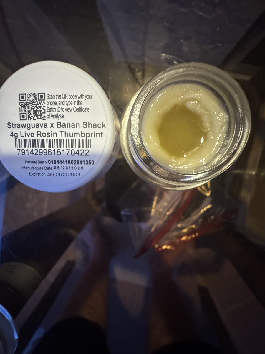 red50mc's tweet image. Sunburn dispensary just started selling these and let me tell you they are dynamite🧨🧨 I’m in love with this product. It’s called thumbprint it’s 2 g of live rosin batter and it is 2 g of live rosin jam of two different strains and I paid $96.25. I swear to God.