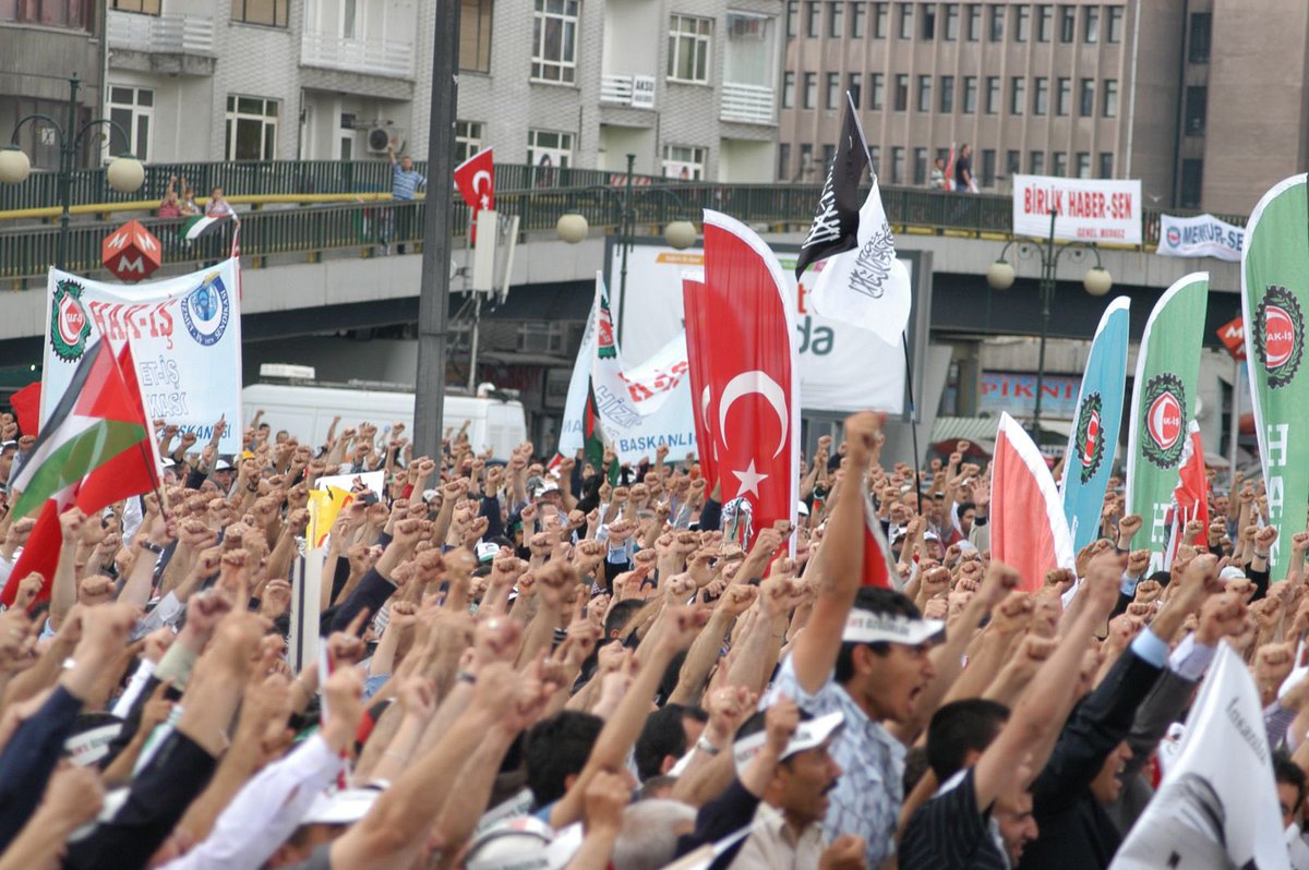 Bu yalnızca bir ücret mücadelesi değildir.
Bu mücadele, emeğin onuru için verilen kararlı bir yürüyüştür.
#işçimüjdebekliyor

<a href="/tcbestepe/">T.C. Cumhurbaşkanlığı</a>
<a href="/HMBakanligi/">T.C. Hazine ve Maliye Bakanlığı</a>
<a href="/csgbakanligi/">T.C. Çalışma ve Sosyal Güvenlik Bakanlığı</a>