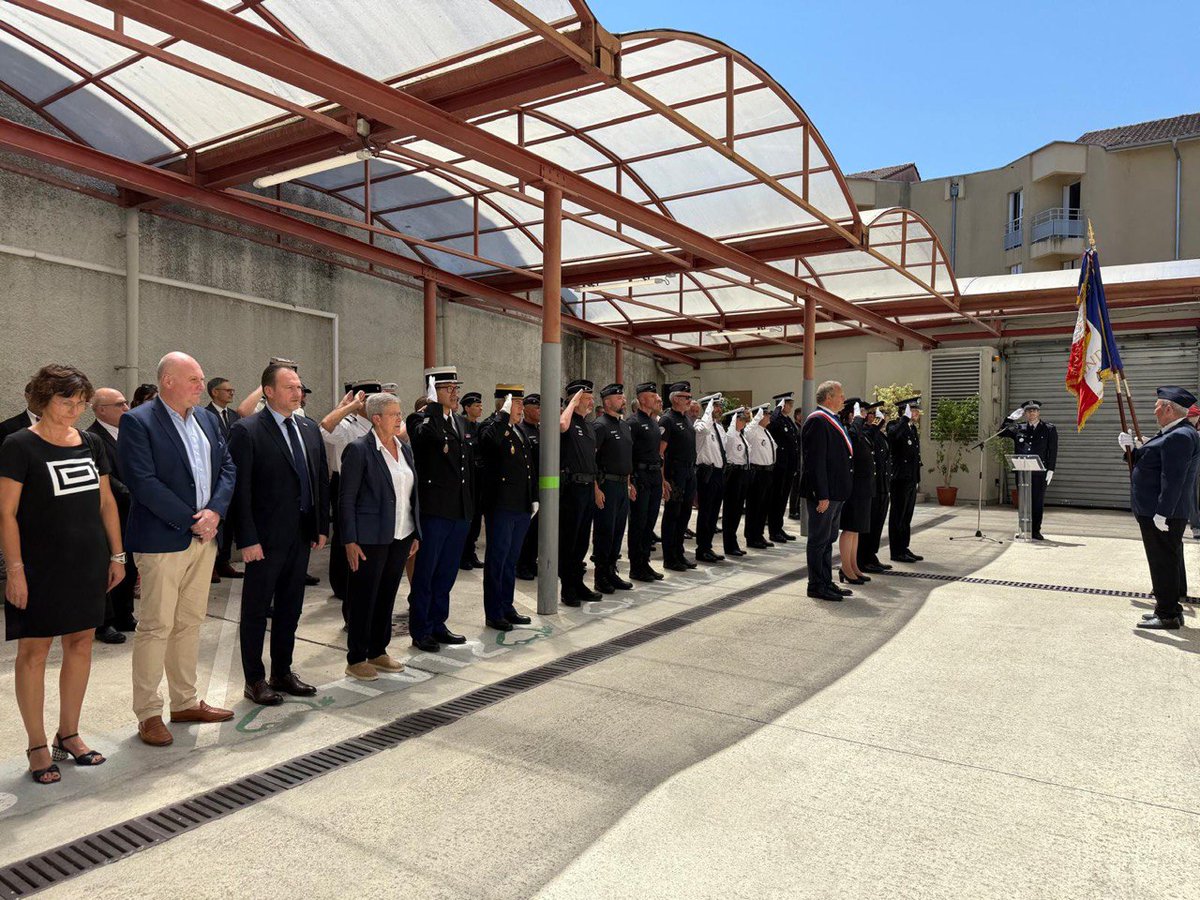 gdarrieussecq's tweet image. Je me suis rendue cet après-midi à l'Hôtel de Police des Landes à Mont de Marsan pour la cérémonie de célébration de la Police Nationale, en présence la Directrice Départementale de la Police Nationale et du Préfet des Landes. L'occasion d'honorer le travail de tous les agents…