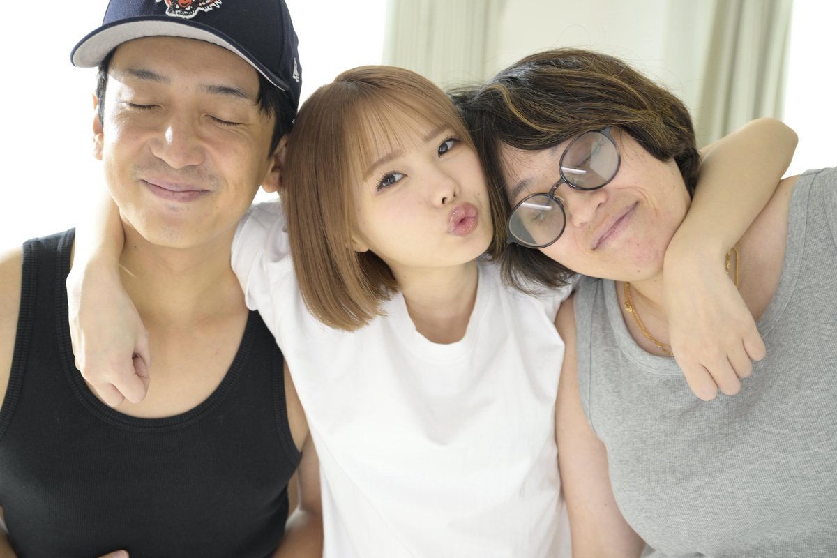 智子誕生日おめでとうだよ
喧嘩したりなんやねんこいつって思う時たくさんあるしたくさんプレッシャーかけるしきらいや！！って思うけどやっぱり嫌いになれませんそこが智子さんの魅力だと思う。誕生日プレゼント手紙がいいと言われたのですがめんどくさいから無理です。
長生きしてや
#智子生誕祭