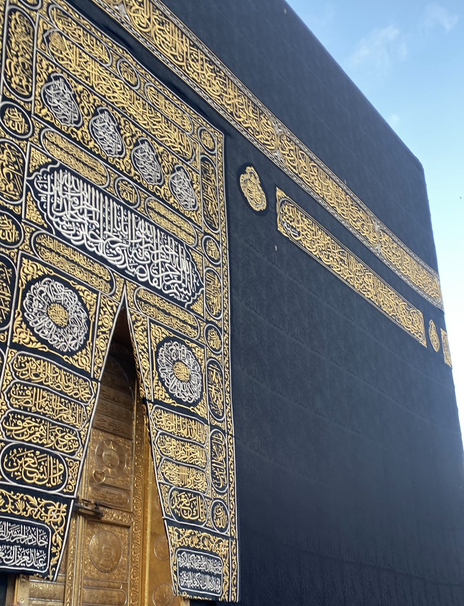 "لولا اللجوء إلى أكناف الدّعاء لكنّا كقشّةٍ تتخبّط في رياح الأيام وتقلّباتها؛ ولكننا نلوذ إلى باب الله فنجد الأمان والطمأنينة والسّلوى التي تعلو على كلّ هم، فالحمد لله كثيرًا".