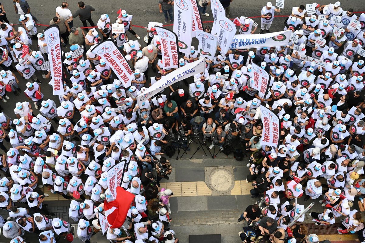 Tek ses, tek yürek!
600 bin kamu işçisi, adaletli bir teklif için kenetlendi.
#işçimüjdebekliyor

<a href="/tcbestepe/">T.C. Cumhurbaşkanlığı</a> <a href="/HMBakanligi/">T.C. Hazine ve Maliye Bakanlığı</a> <a href="/csgbakanligi/">T.C. Çalışma ve Sosyal Güvenlik Bakanlığı</a>