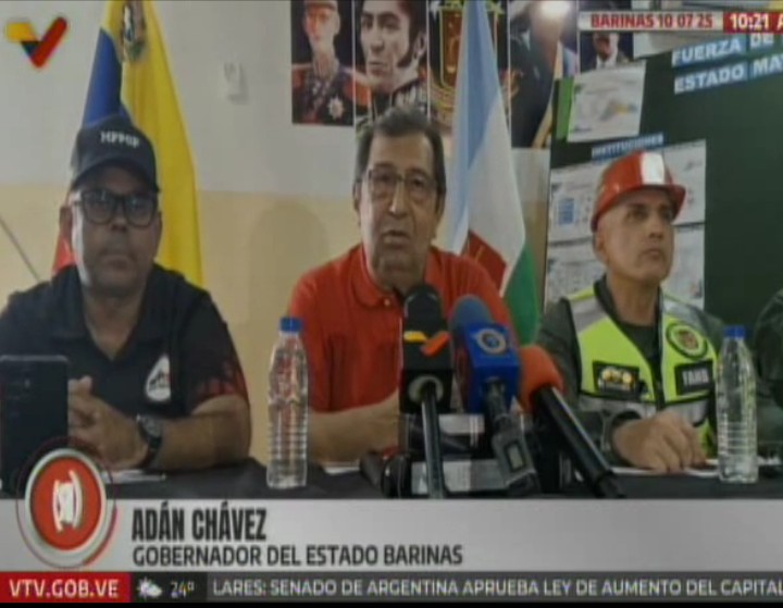 El  gobernador de Barinas, Adán Chávez, ofreció un balance de las atenciones que se han desplegado en la entidad para la protección de las 10 mil familias afectadas en el municipio Sosa por las intensas lluvias 🇻🇪

#CHCh