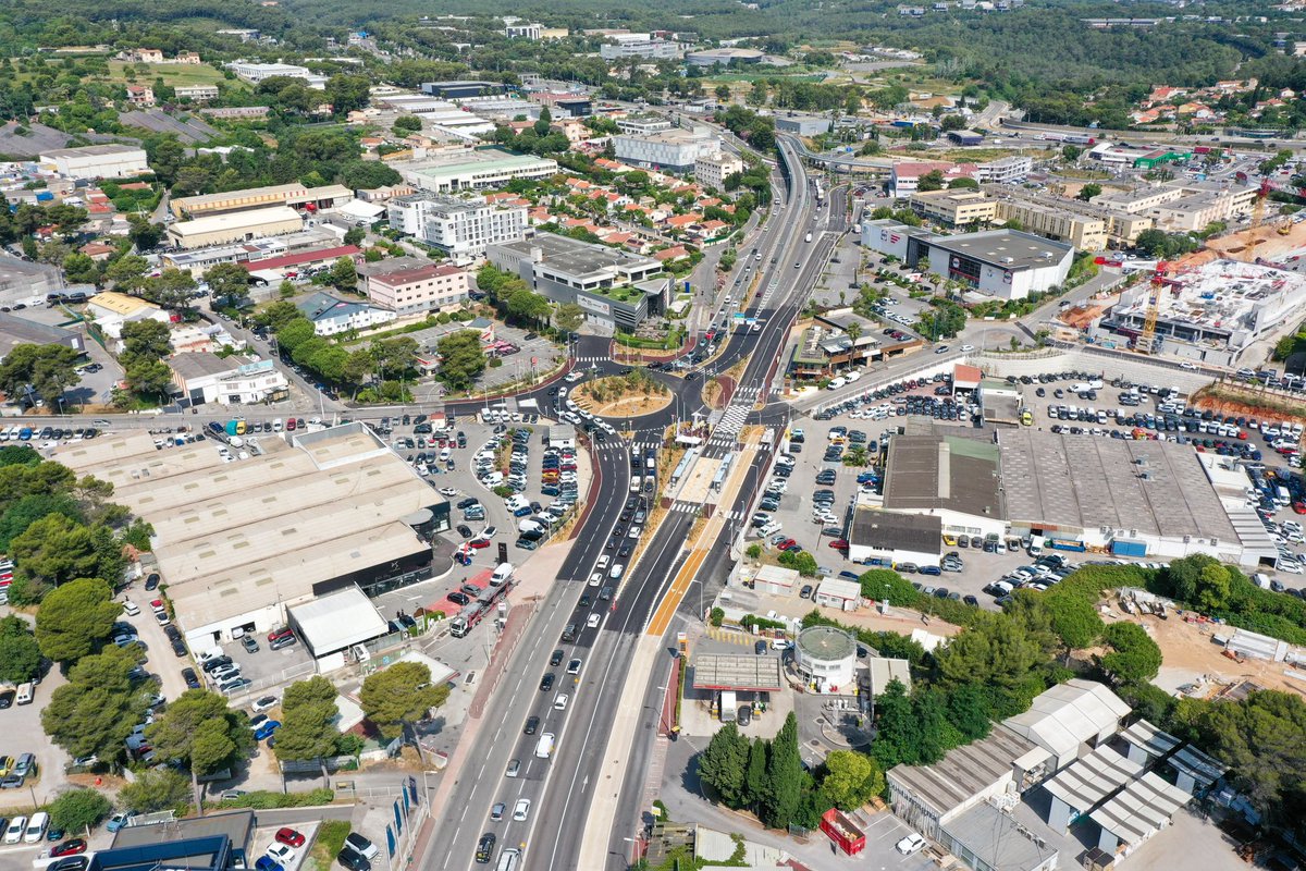 JeanLeonetti's tweet image. [DEPLACEMENTS] 🔵

La ligne A du Bus-Tram est en service dans son intégralité depuis le mois de mai 2025. Avec une fréquence de passage toutes les 10mn, ce transport gratuit permet de relier le pôle d’échanges au campus #Sophiatech en 20mn. Les plages horaires de circulation…