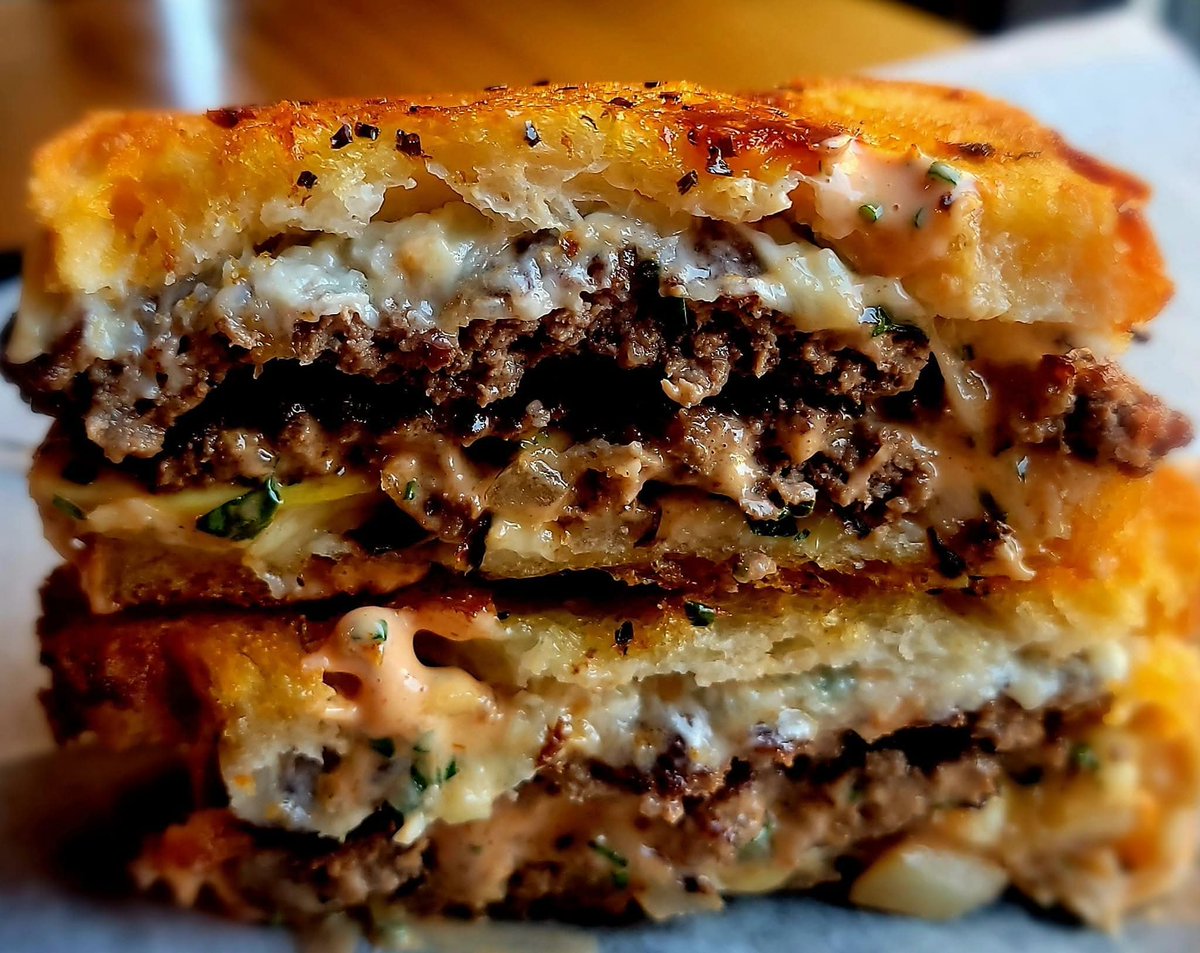 Block16Omaha's tweet image. New menu item day!!! Pal melt. Lightly smashed wagyu patty, grilled green onion, havarti, pimento, pal sauce and fried shallots on butter griddled caraway rye. Get down here!!!