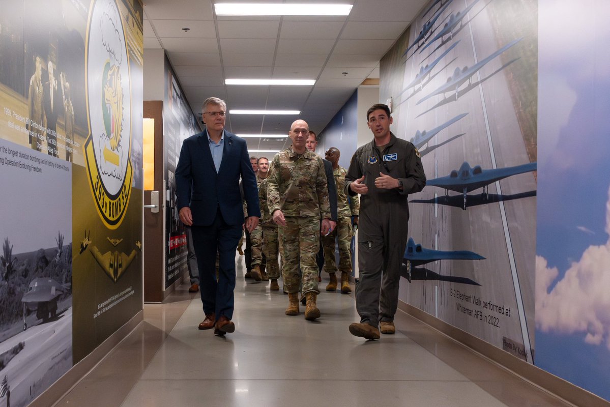 Whiteman_AFB's tweet image. .@SecAFOfficial Troy Meink and @OfficialCSAF Gen. David Allvin visited Whiteman AFB, July 10, to commend Mission-Ready Airmen for their role in the successful execution of Operation Midnight Hammer, the largest B-2 Spirit operational strike in U.S. history. #anytimeanywhere