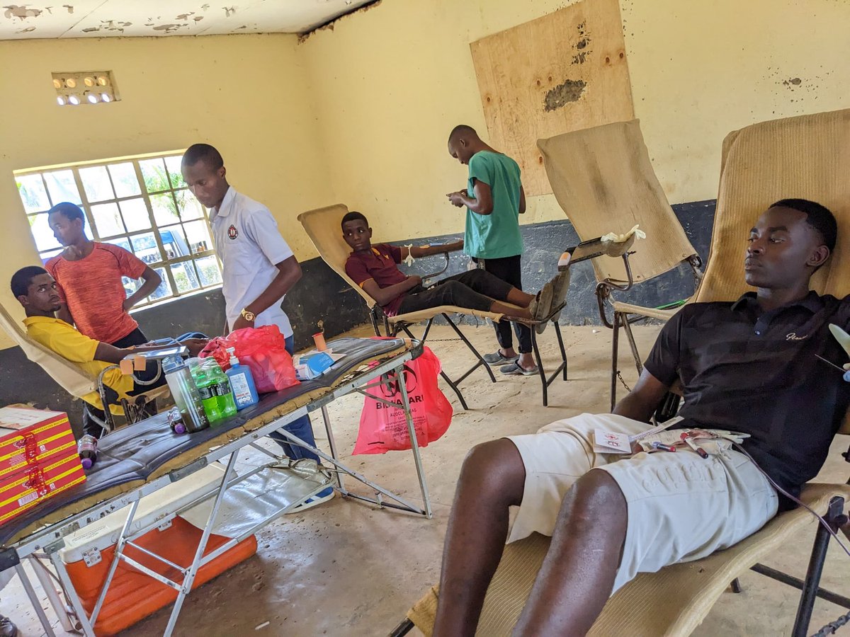 Niwandinda Premas (@prem1niwandinda) on Twitter photo Great thanks to <a href="/UgandaRedCross/">Uganda Red Cross Society</a> , your save a million lives 👏
#kitungamedicalcamp2025 Great thanks to <a href="/UgandaRedCross/">Uganda Red Cross Society</a> , your save a million lives 👏
#kitungamedicalcamp2025