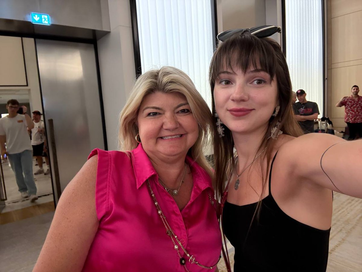 AliceSh15's tweet image. When I think of founder-led growth marketing, I always think of @sandy_carter 💙
She helped scale @unstoppableweb — building the brand from the ground up and turning complex tech into a movement.
Proud to be building alongside her at @SPACEIDProtocol.