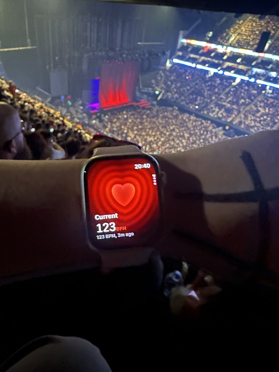 BuckleyAlert's tweet image. Thinking about how stressed I was before Clancy London n2😭😭😭😭