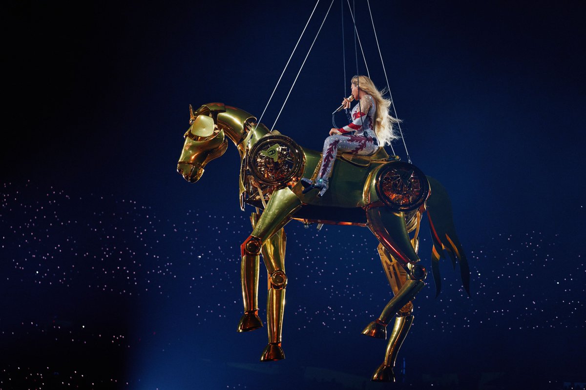 MBStadium's tweet image. 🎶Ridin' through just to put my eyes on you.🎶
A few tips coming out of night one:
- MARTA. MARTA. MARTA.
- If you need wheelchair assistance, stop at guest services located inside the gates for assistance.
- Merch is everywhere, you don't have to stop at the first one you see