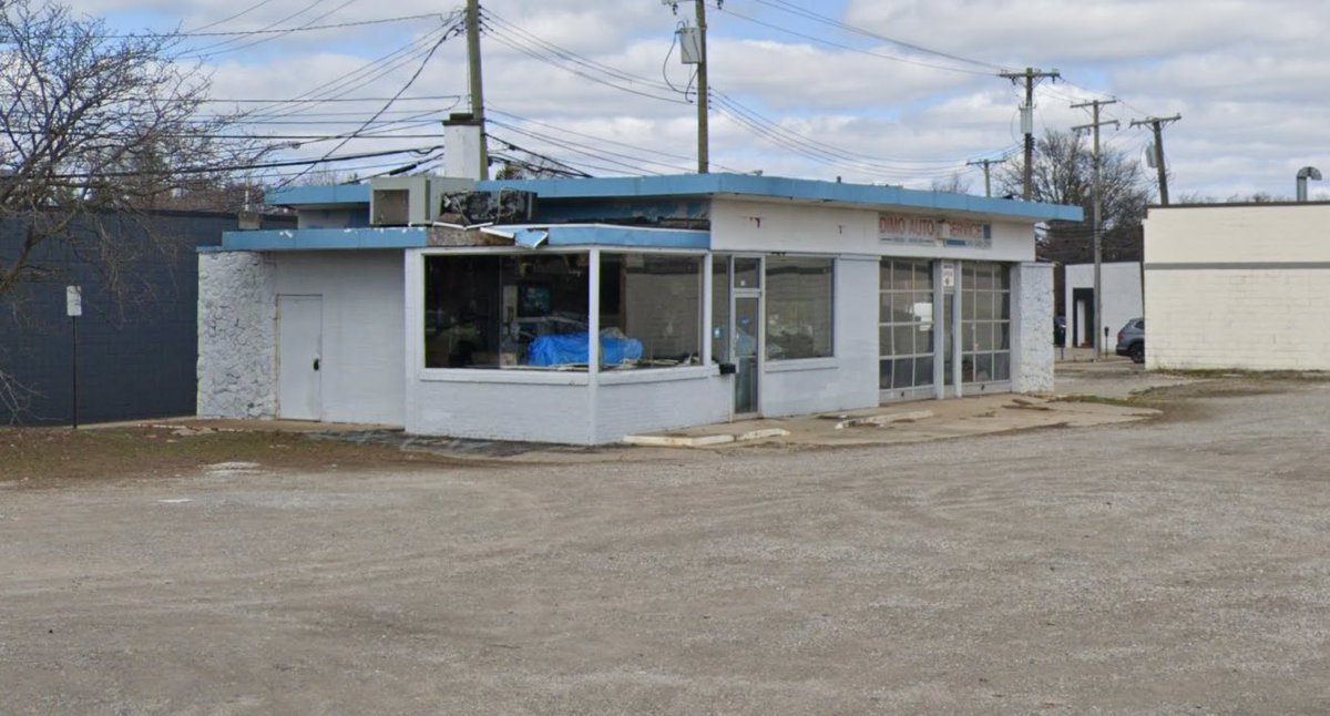 RoyalOakAcorn's tweet image. There will be a hearing at the next City Commission meeting (7/14) to consider demolition of the former auto service building at Main and Gardenia due to neglect.
There was a previous proposal for apartments there, but it was rejected by the Planning Commission in 2019.