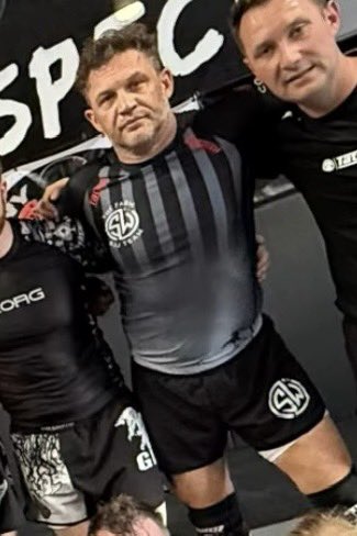 hardyverse's tweet image. look at that hip popped out like true diva
